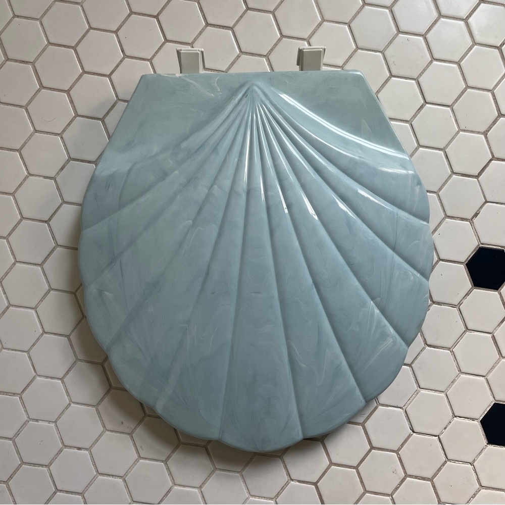 SOLD - Retro/90s Shell Toilet Seat